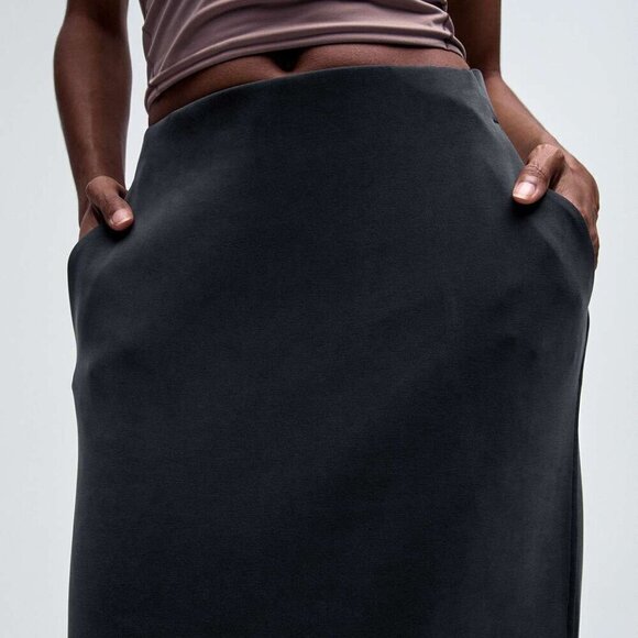 **NWT Lululemon Softstreme High-Rise Midi Skirt | Black | Size 2** - Picture 5 of 10